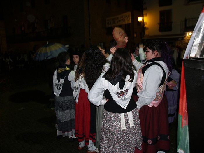 Kintoak zortzikoa dantzatzen - 46