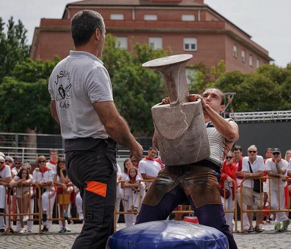 "Gustura ospatu genuen txapela lagunekin, sanferminetan. Hori ere behar da”
