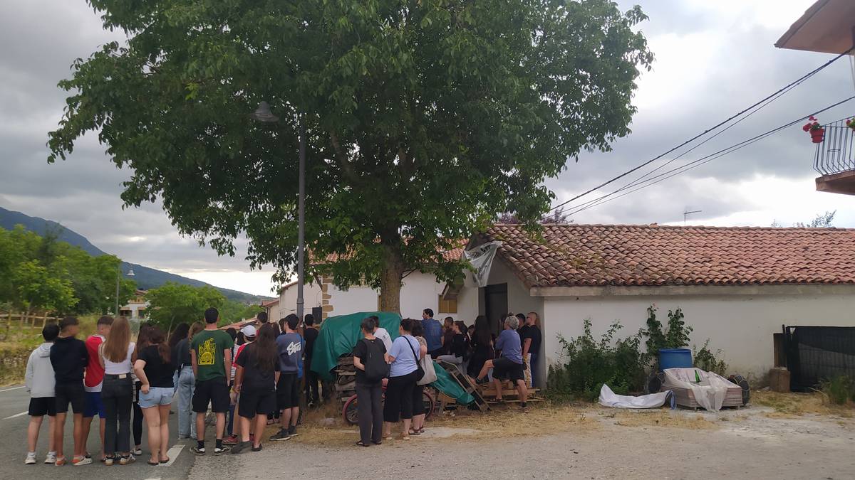 Gaztetxea izateko udalaren bajera okupatu dute