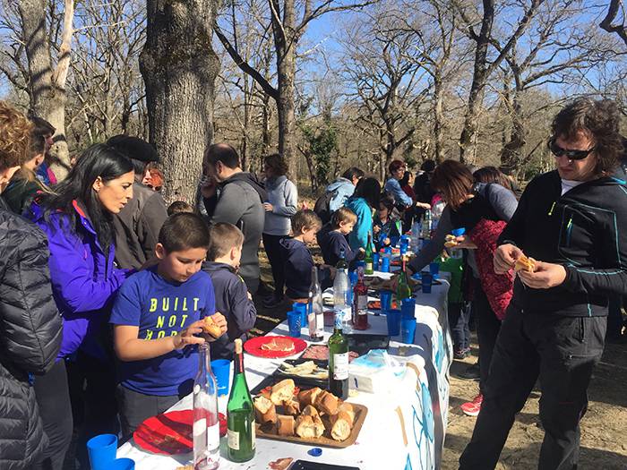 Iñigo Aritza ikastolaren eguna. Tailerrak, herri kirolak, ipuin kontalari musikatua, bertsolariak, trikitilariak, ikasleen ikuskizuna, ur zezena, ginkana eta musika.