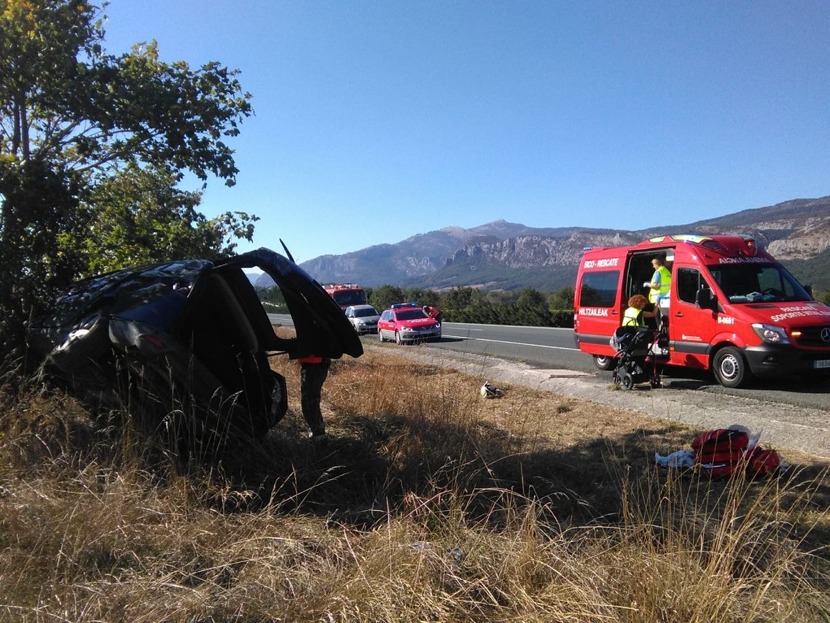 Bost zauritu autobian izandako istripuan