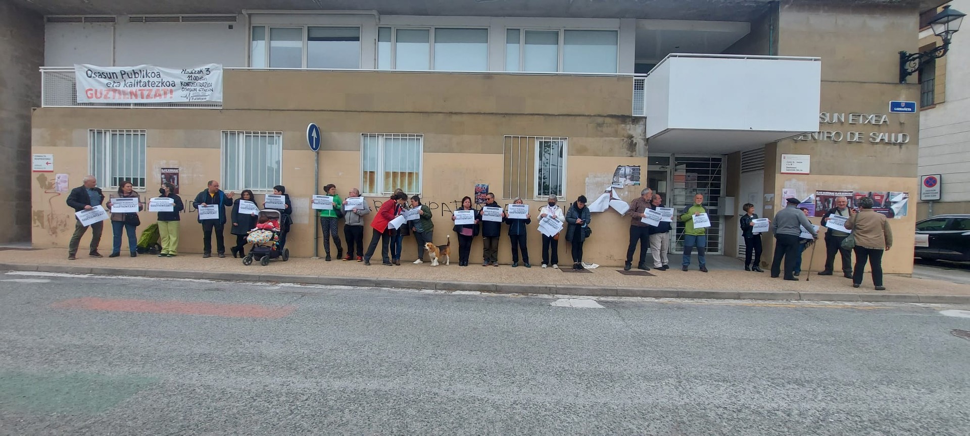 Osasun publikoaren defentsan, lan baldintza duinak eskatuz