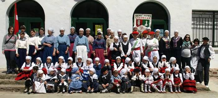 Lakuntzan dantzan