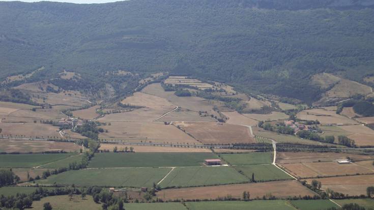 Hainbat ondasun enkantean jarri dira