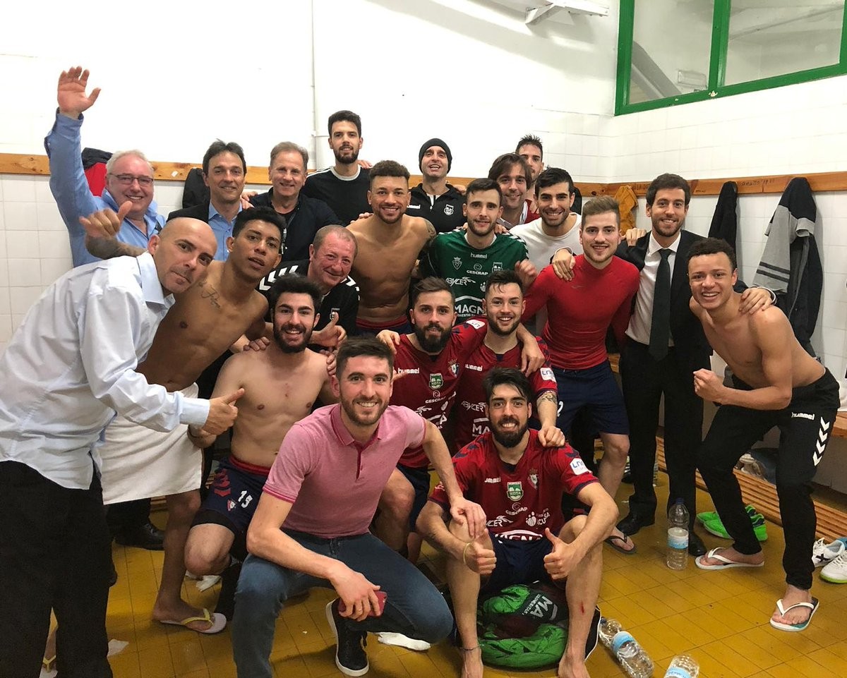 Osasuna Magnak Barça Lassa liderra mendean hartu zuen