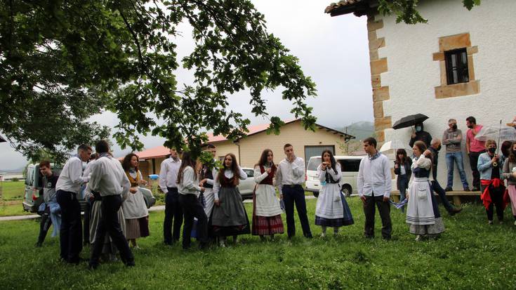 San Juan ermitan dantza egin zuten kintoek
