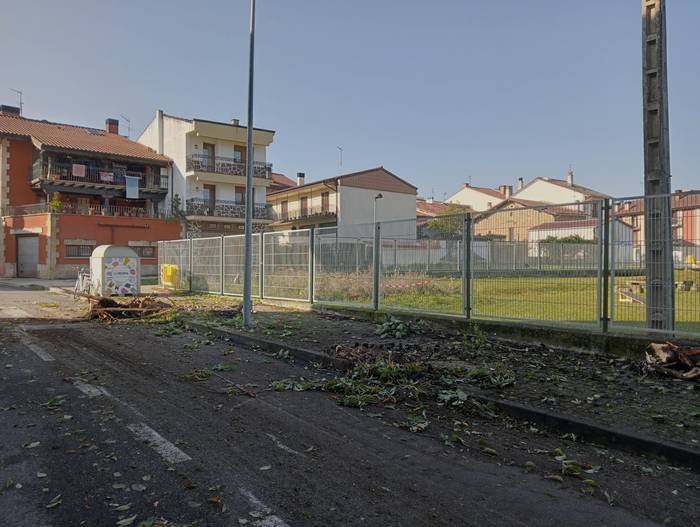 Larraina kaleko espaloia konpontzeko lanak hasi ditu udalak