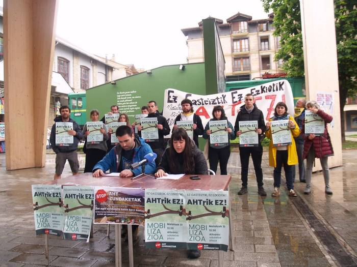 AHTri ezezkoa ematera dei egin du Stop AHT Zundaketak-ek