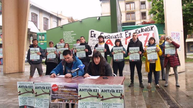 AHTri ezezkoa ematera dei egin du Stop AHT Zundaketak-ek