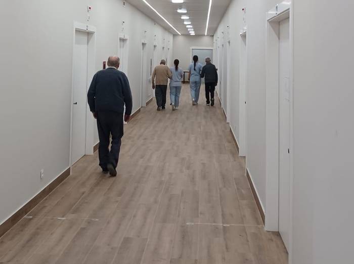 Klinikako ospitalea handituta, eta mustuta