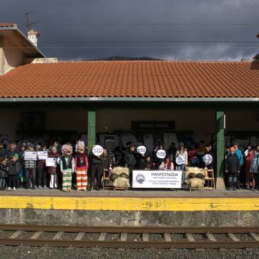 Tren sozialaren alde eta AHTren kontrako manifestazioa deitu dute