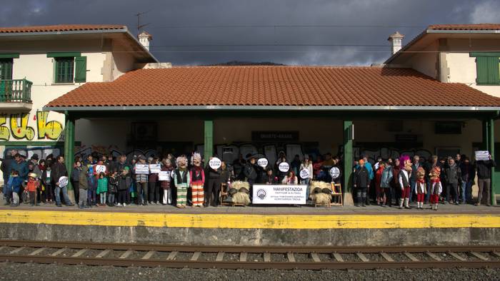 Tren sozialaren alde eta AHTren kontrako manifestazioa deitu dute