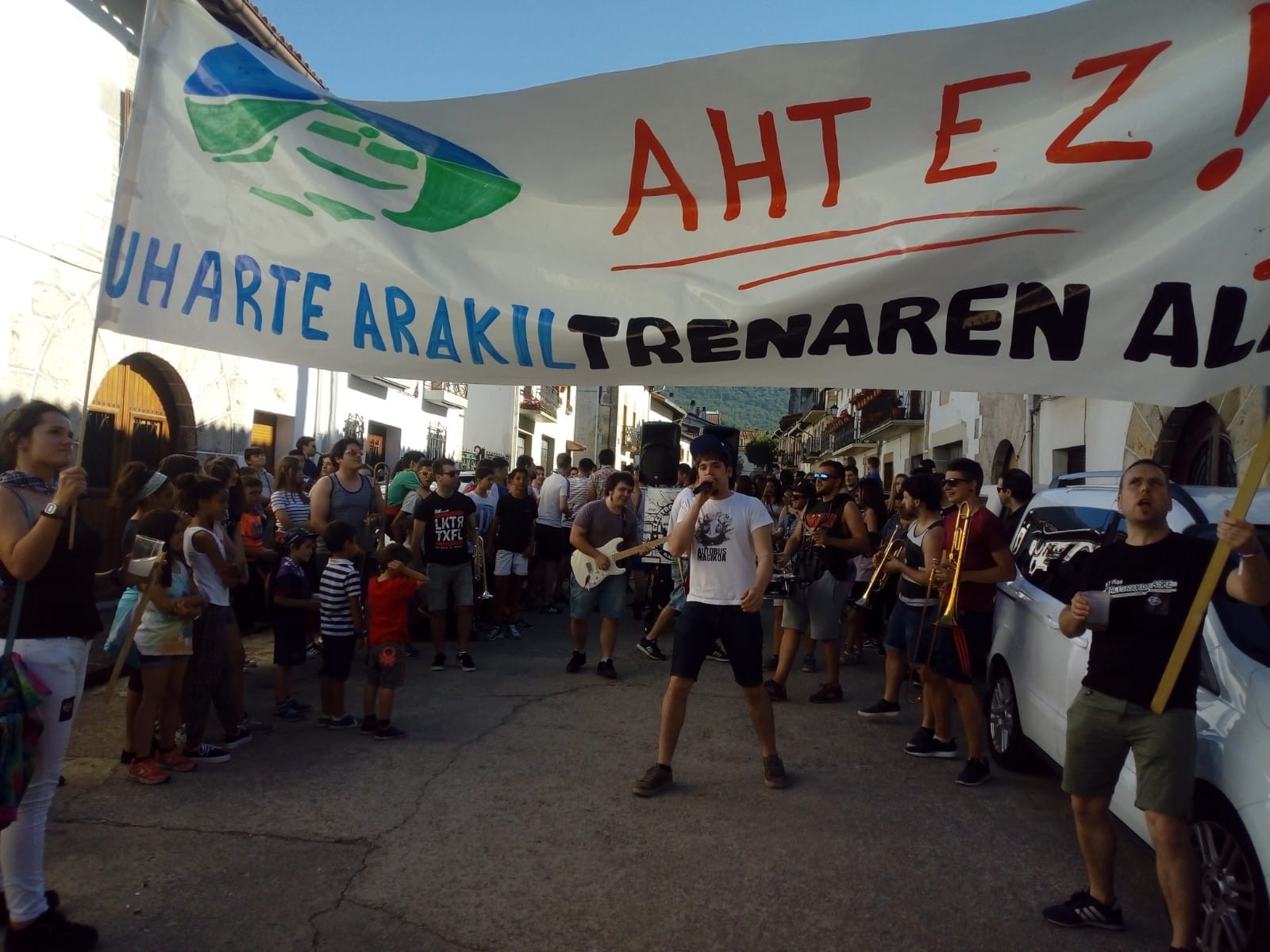 AHTaren kontrako borrokan elkartuta
