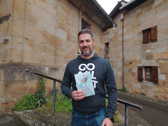 "Sentimenduak eta esperientziak konpartitzeko modu hoberena da poesia"