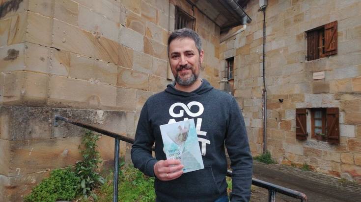 "Sentimenduak eta esperientziak konpartitzeko modu hoberena da poesia"