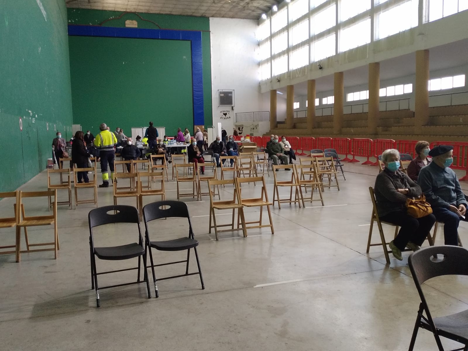 Osasunbideak txertoak jartzen segitzen du