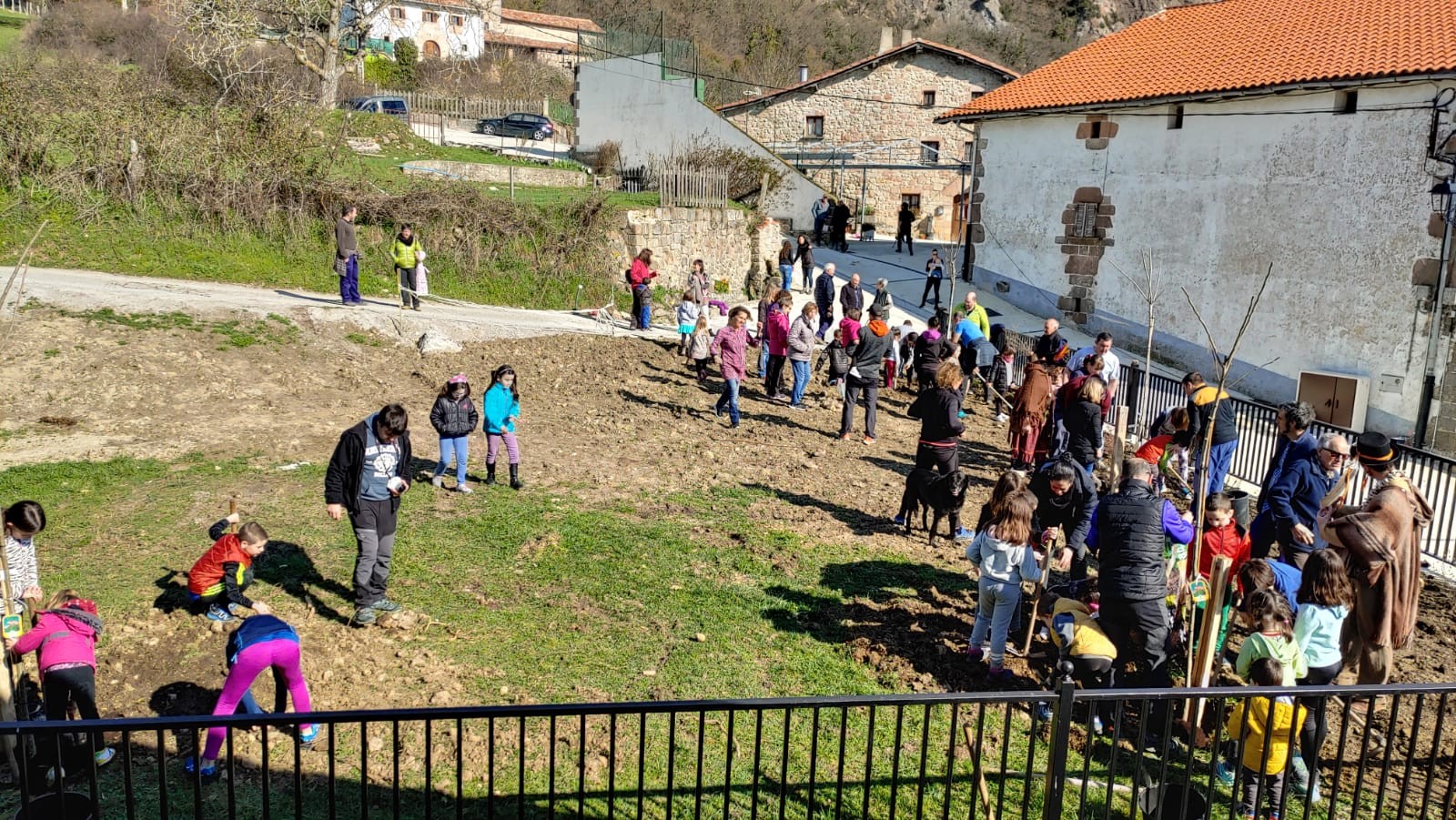 Zuhaitz Egunarekin animazioa