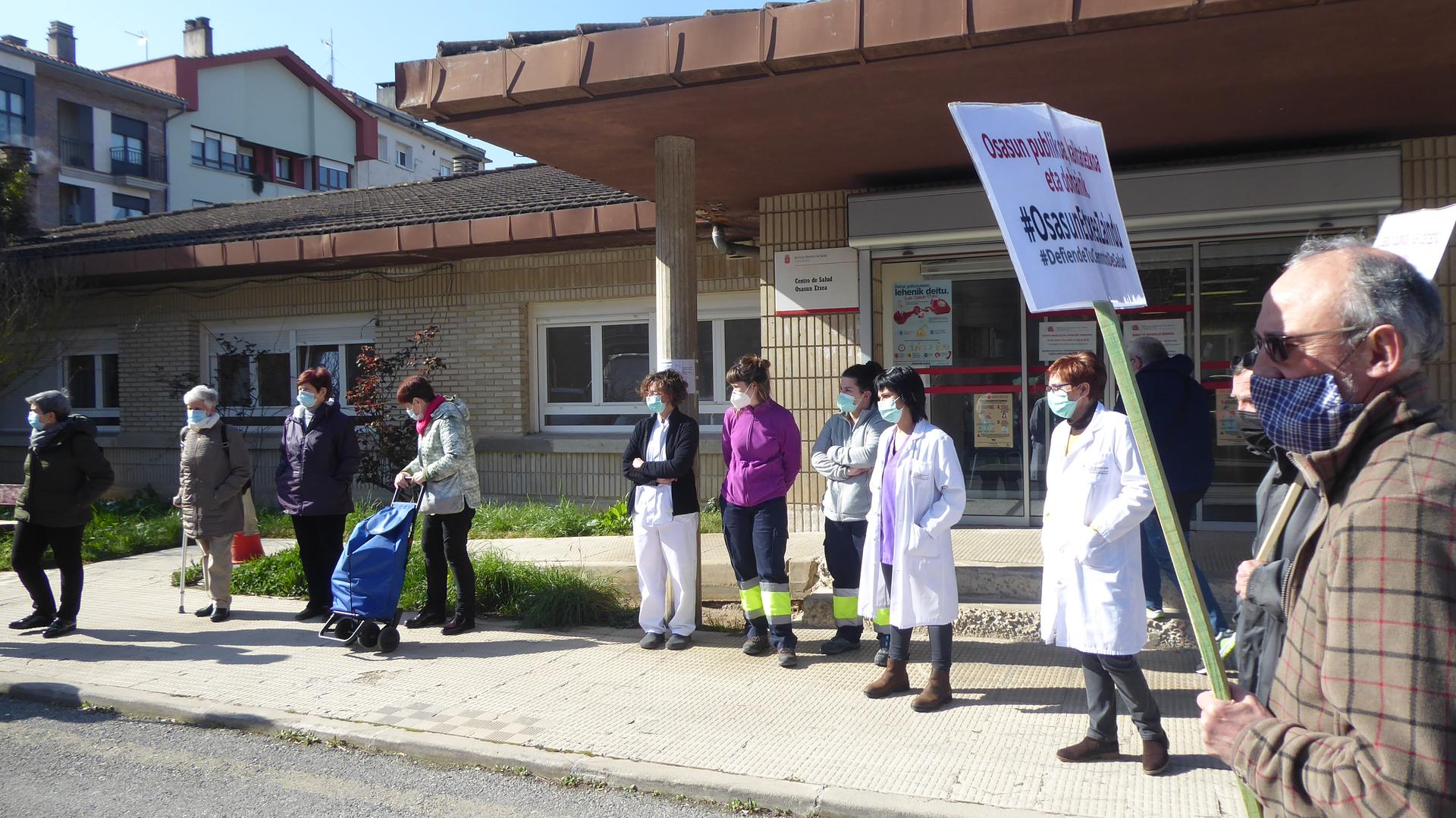 Osasun zerbitzu duinen aldeko sinadurak bilduko dituzte