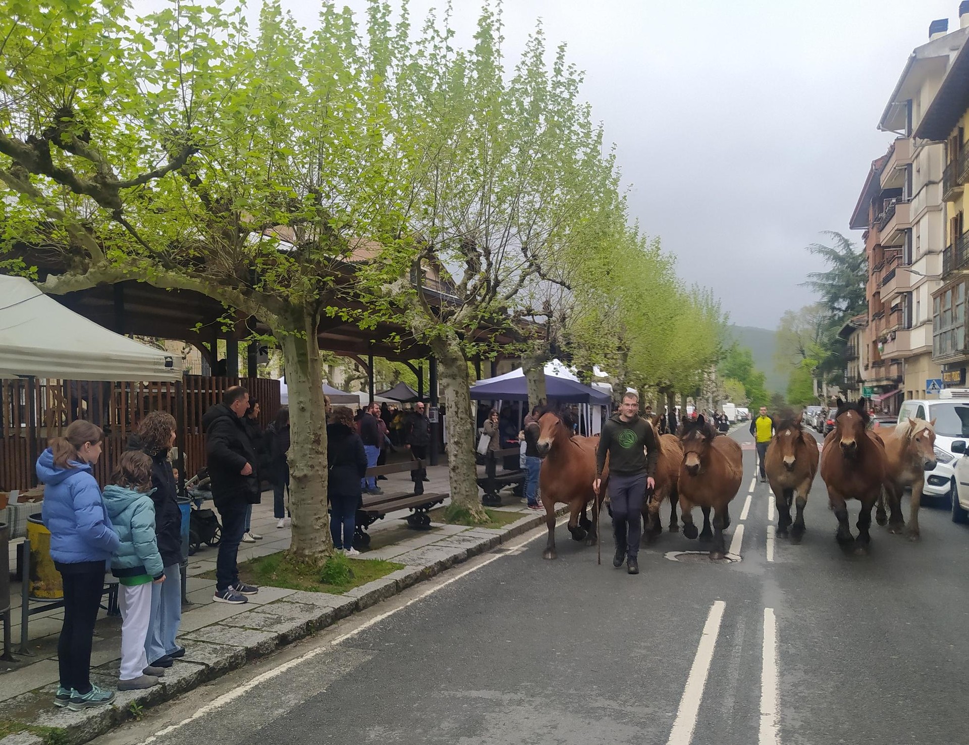 Ekoizleek plaza hartu zuten