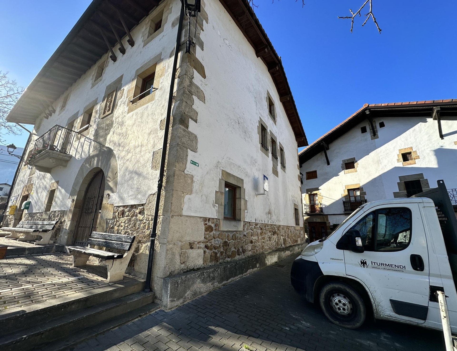 Festetarako garbitzaileak behar dira