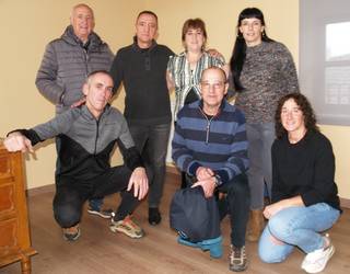 "Bakarren bat laguntzeko prest badago, beso zabalik hartuko dugu"