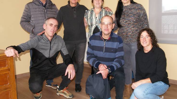 "Bakarren bat laguntzeko prest badago, beso zabalik hartuko dugu"