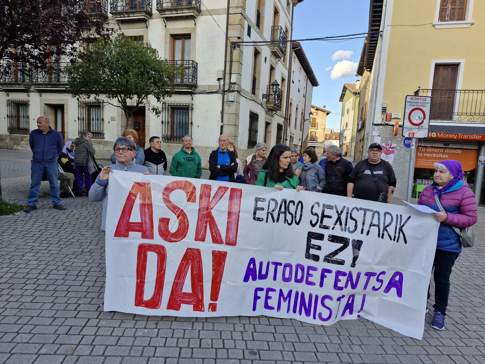 Arguedasen eraildako emakumea gogoratu dute