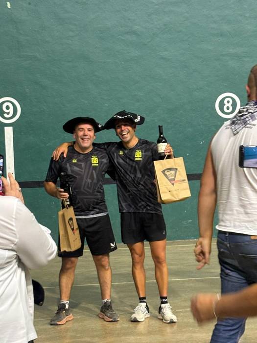 "Frontenis txapelketaren inguruan sortzen diren giroa eta harremanak da politena"