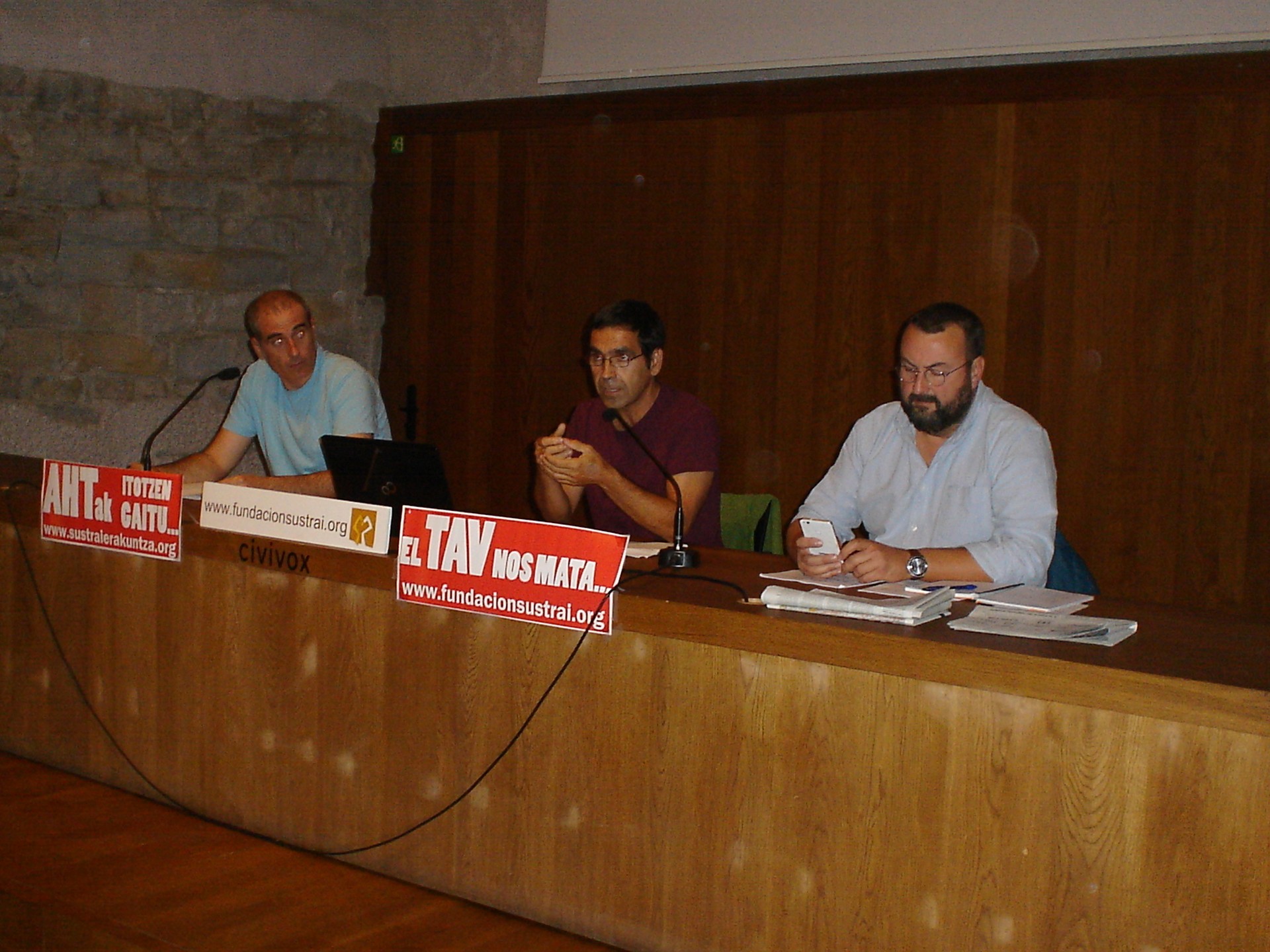 Sustraik tren publiko eta soziala proposatu du