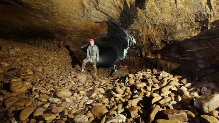 'Zuloan zu?' espeleologia filmaren emanaldia, Altsasun