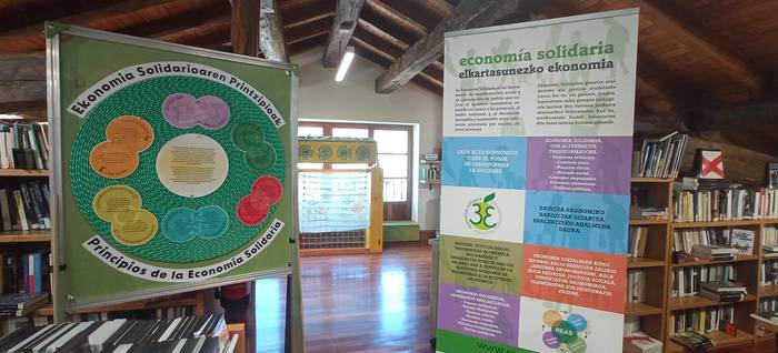 Ekonomia solidarioari buruz hizketan