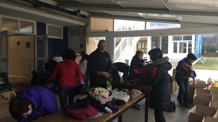 Errefuxiatuendako materiala biltzeko ekimenarekin "gaindituta baina pozik" daude lakuntzarrak