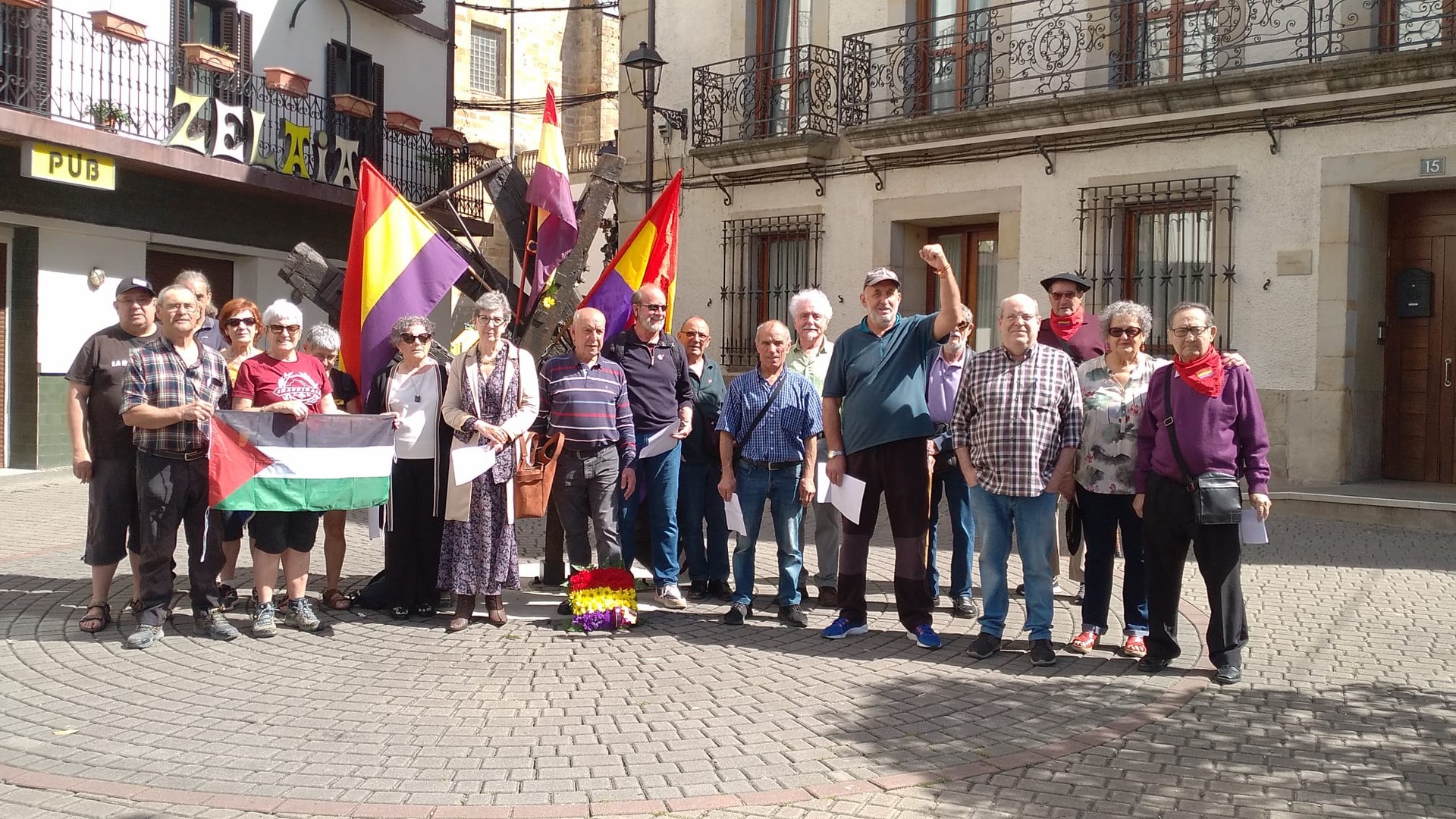 Errepublika aldarrikatu dute