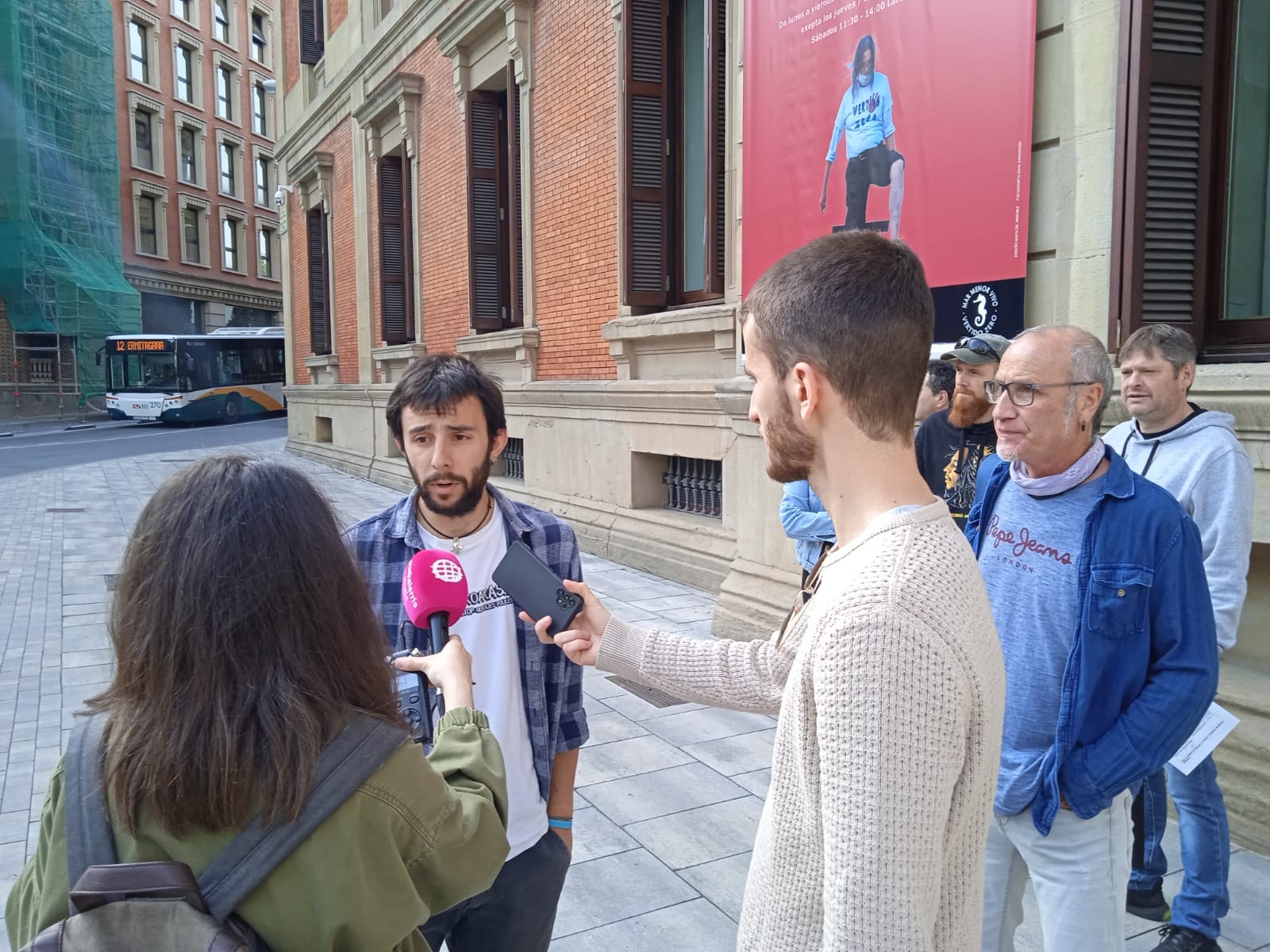 LABek Sunsudeguirekiko kezka Parlamentura eraman du