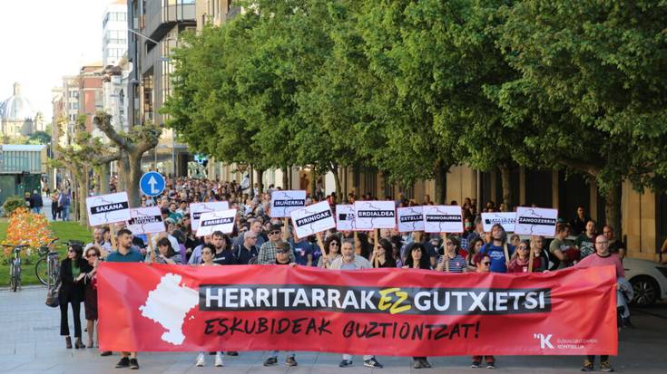 Euskararen ofizialtasuna Parlamentuaren aurrean aldarrikatzera