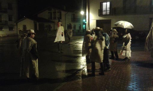Asteartean jitomotxorroak kalera eta hurrengo larunbatean mozorrotuen festa