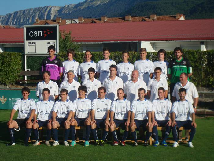 Lagun Artea mailaz jaitsi da