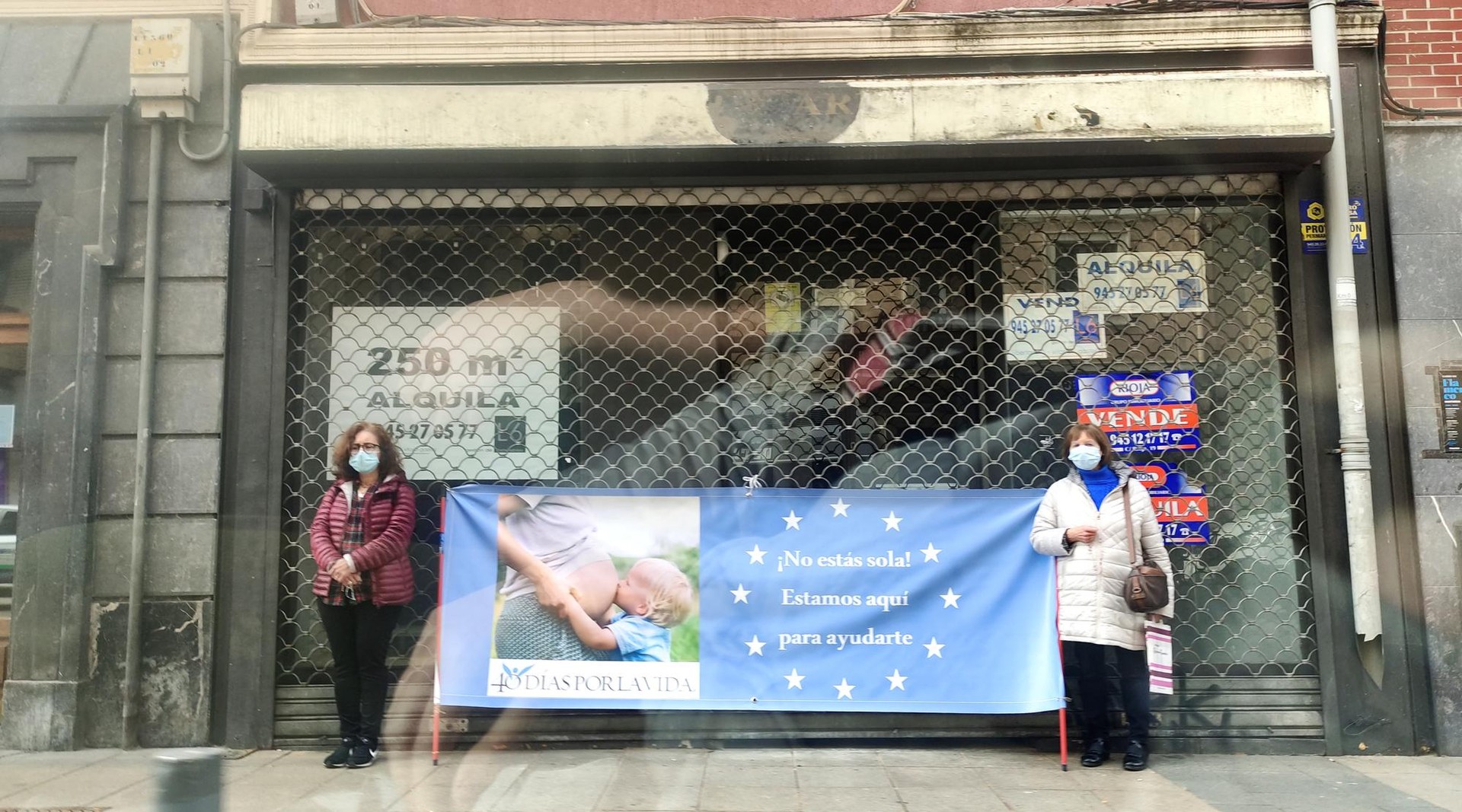 Absolbitu egin dituzte Gasteizko abortu klinikaren parean bilkurak egiteagatik epaitutako 21 pertsonak