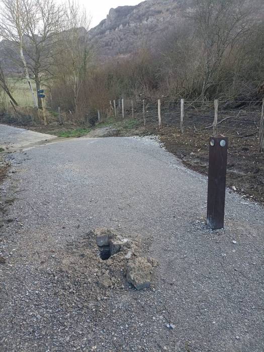 Bizikleta bide sarea ez da autoak ibiltzeko