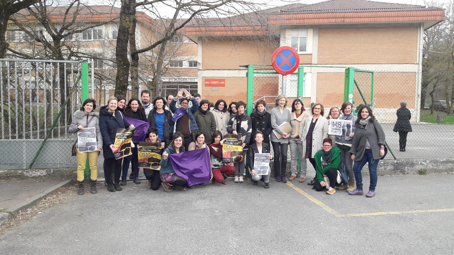 Altsasu institutukoek grebarekin bat eginen dute