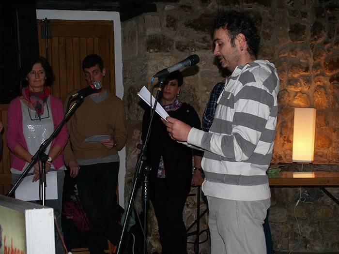 Literaturaren bidez elkartasuna adierazi