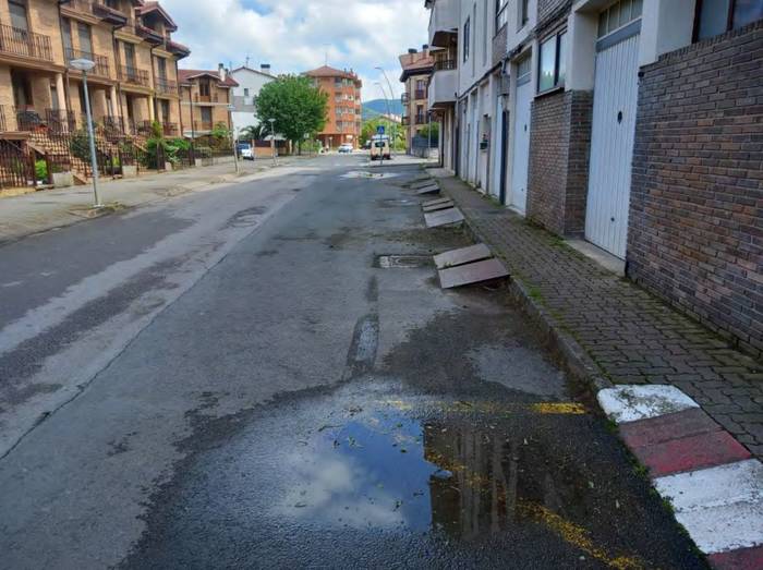 Zortzi kaletan hobekuntza lanak eman ditu Altsasuko Udalak