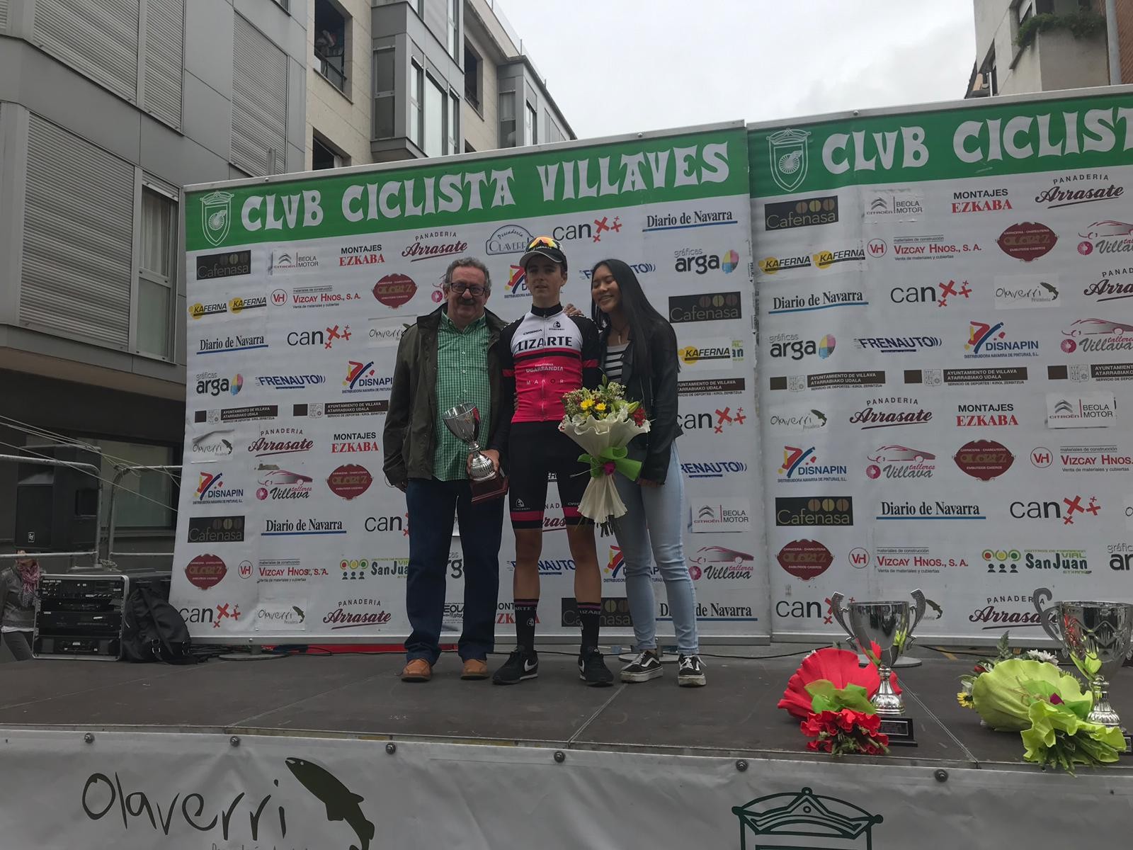 Jon Gil atzera ere podiumera igo zen Atarrabian