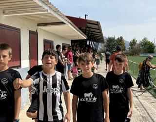 Etxarri Aranazko 11 futbol taldeak aurkeztu dituzte