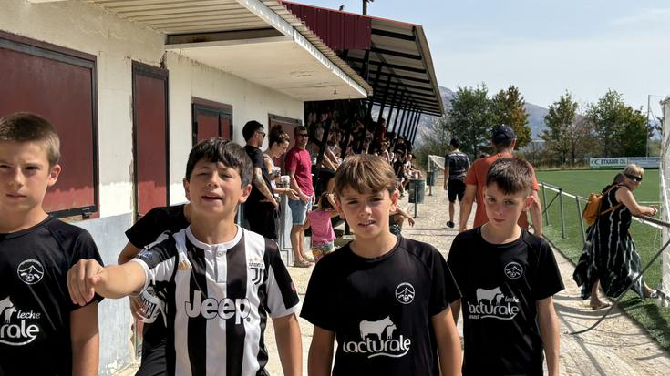 Etxarri Aranazko 11 futbol taldeak aurkeztu dituzte
