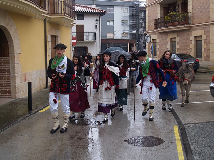 Kintoz bete dira kaleak - 34