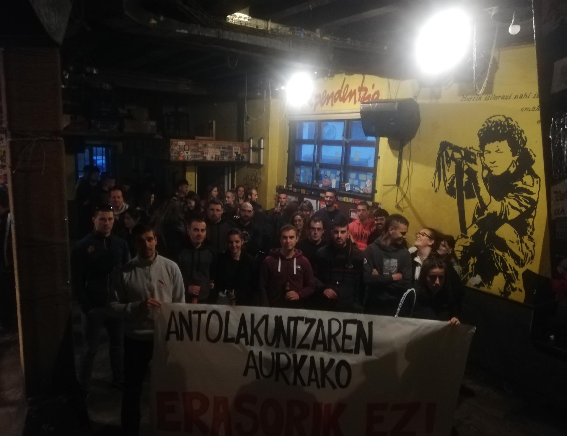Altsasuko Gaztetxetik antolakuntzaren kontrako erasoak salatu dituzte