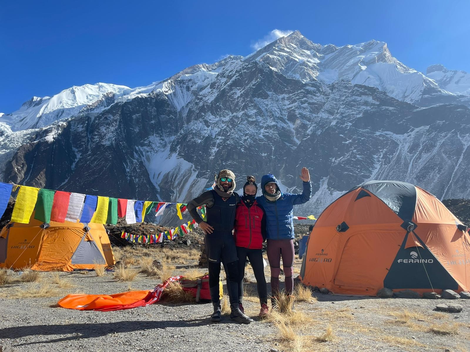 Lau egun Alex Txikonen Annapurnako kanpamenduan