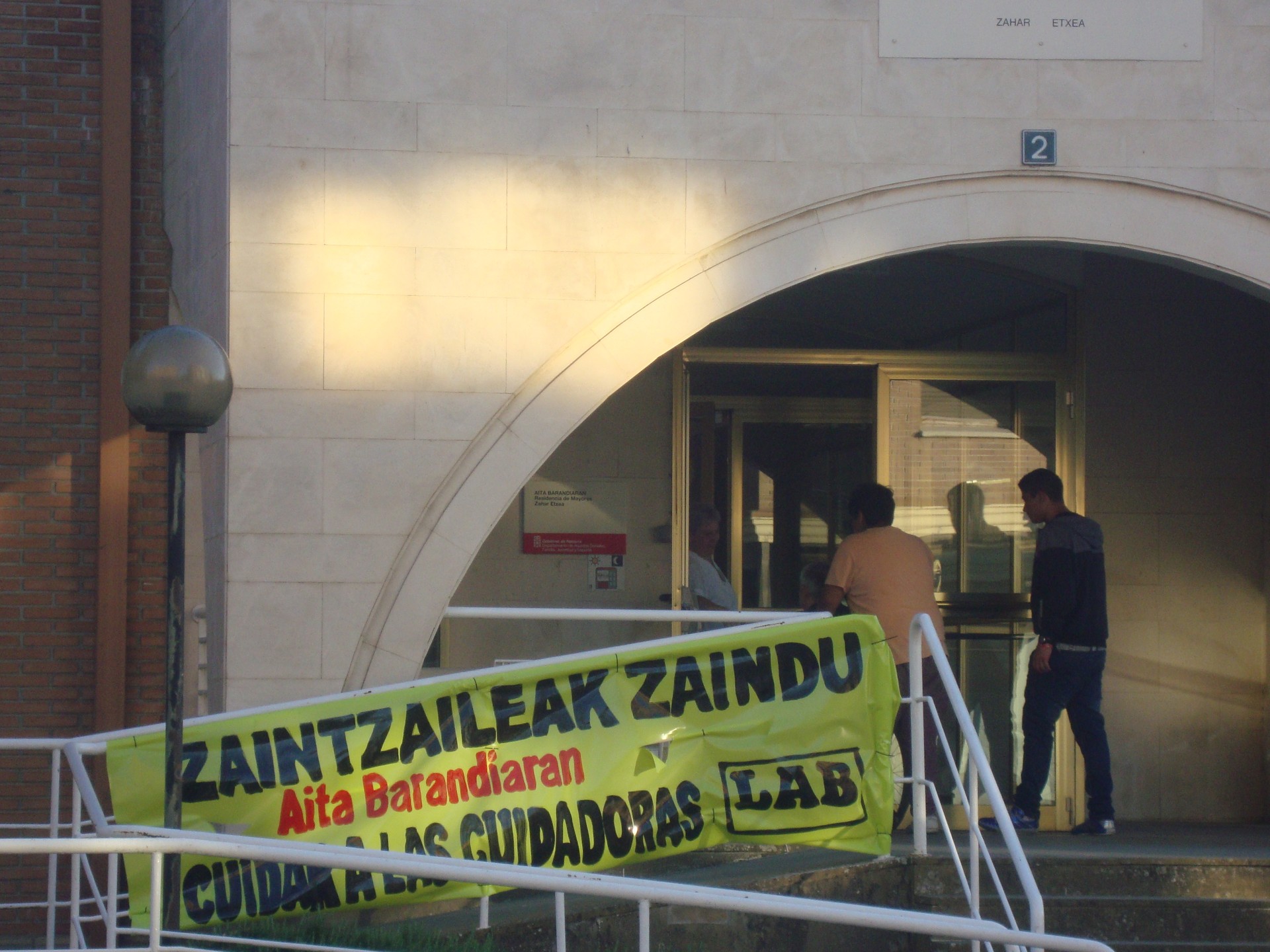 Aita Barandiaraneko langileak "esplotatuta" sentitzen dira
