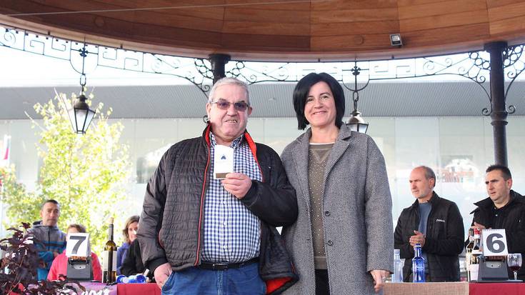 Aldasoro harategia txorizo egosien txapelketako podiumean 